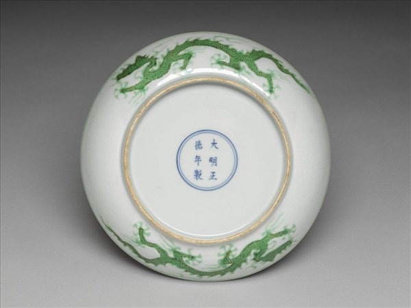 綠彩雲龍紋盤