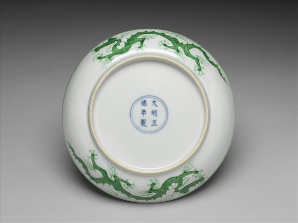 綠彩雲龍紋盤