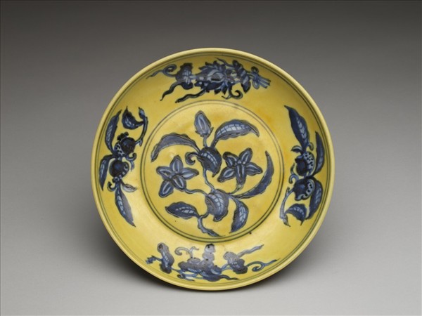 黃釉青花花果紋盤