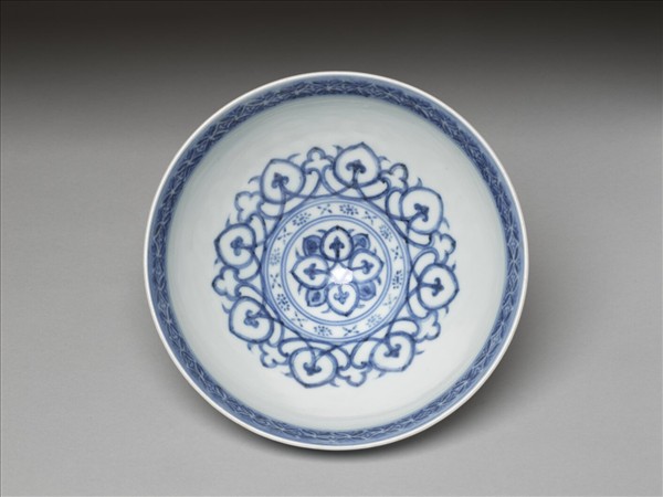 青花幾何花卉紋蓮子碗