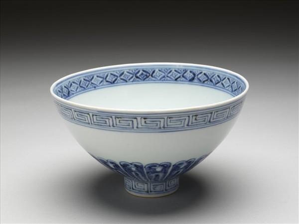 青花幾何花卉紋蓮子碗