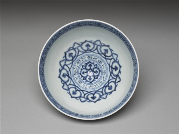 青花幾何花卉紋蓮子碗
