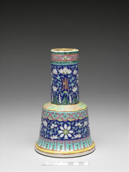 粉彩番蓮紋高足盤座