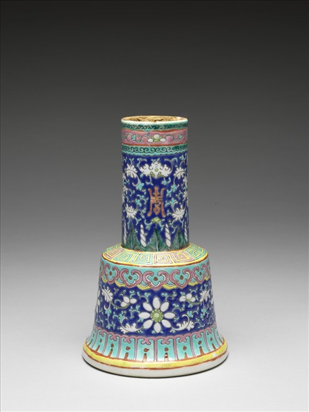 粉彩番蓮紋高足盤座