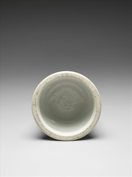 粉彩番蓮紋高足盤座