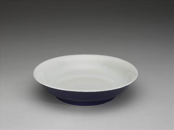 霽青釉白裡龍紋盤