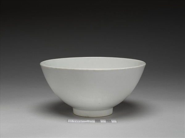 甜白釉蓮子碗