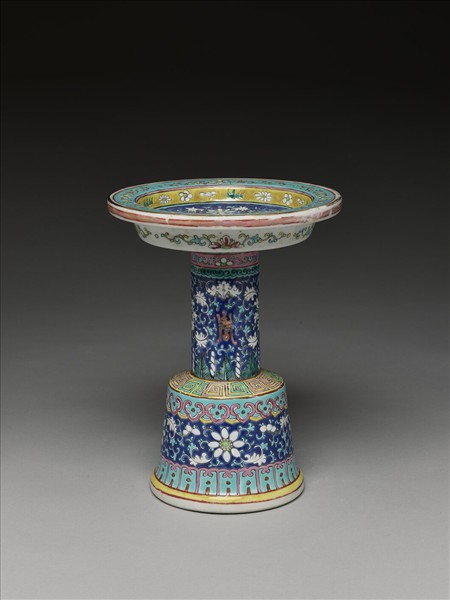 粉彩番蓮紋高足盤