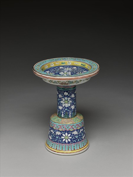 粉彩番蓮紋高足盤