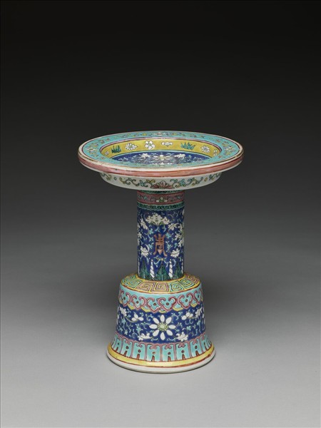 粉彩番蓮紋高足盤