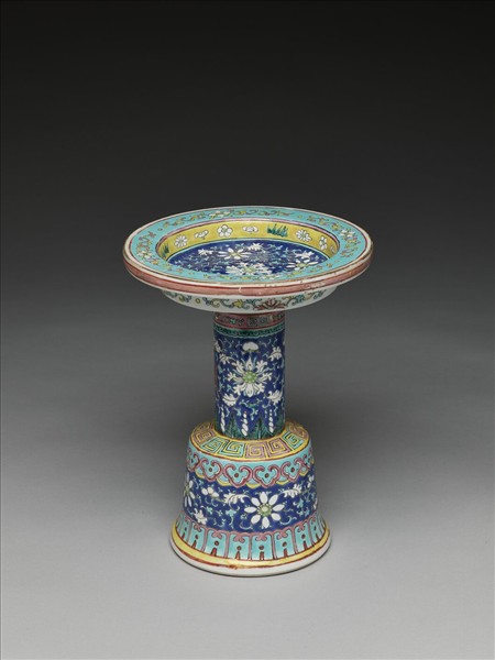 粉彩番蓮紋高足盤