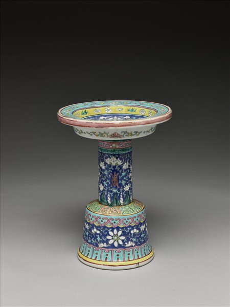 粉彩番蓮紋高足盤