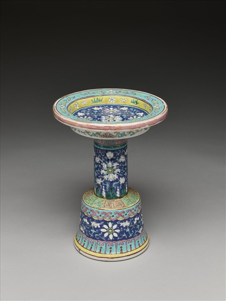 粉彩番蓮紋高足盤