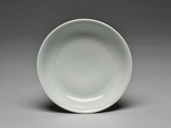 霽青釉白裡龍紋盤