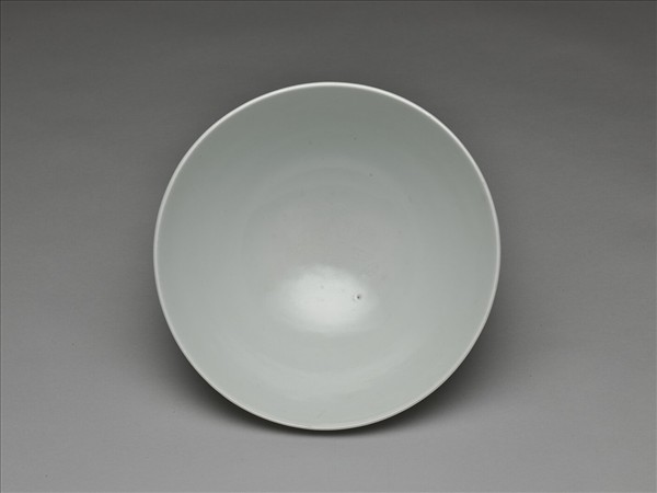 甜白釉蓮瓣紋蓮子碗