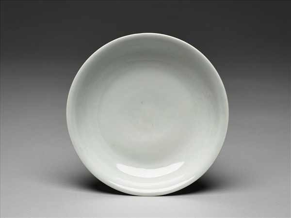 霽青釉白裡龍紋盤