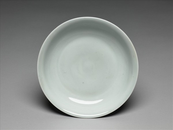 霽青釉白裡龍紋盤