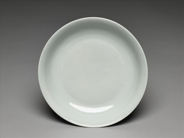 霽青釉白裡龍紋盤