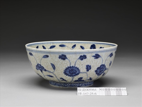 青花花果紋碗