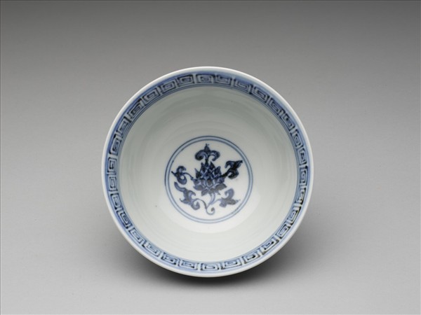 青花纏枝花卉紋碗