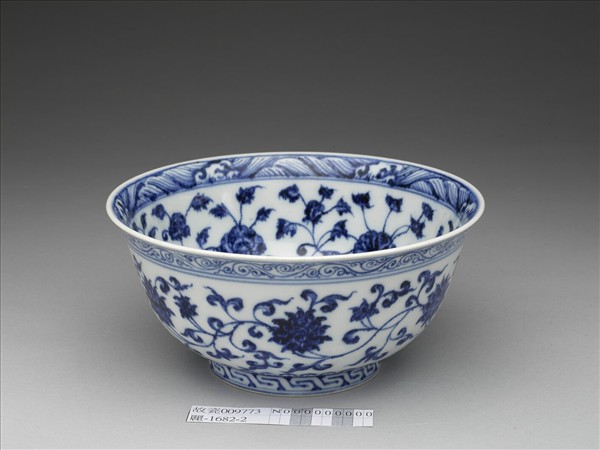 青花四季花卉紋碗