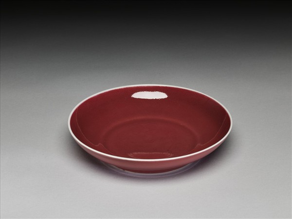 霽紅釉雲紋盤