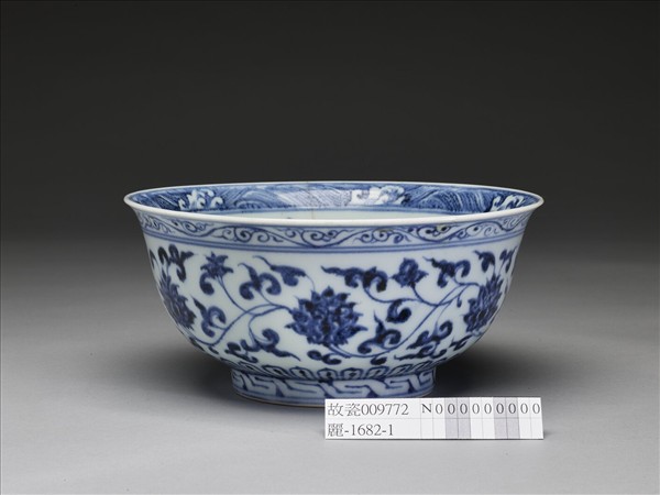 青花四季花卉紋碗