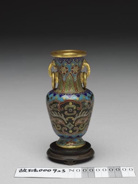 掐絲琺瑯獸面紋雙耳瓶