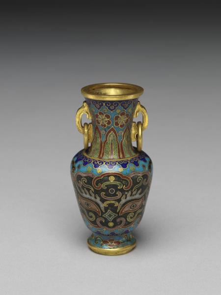 掐絲琺瑯獸面紋雙耳瓶