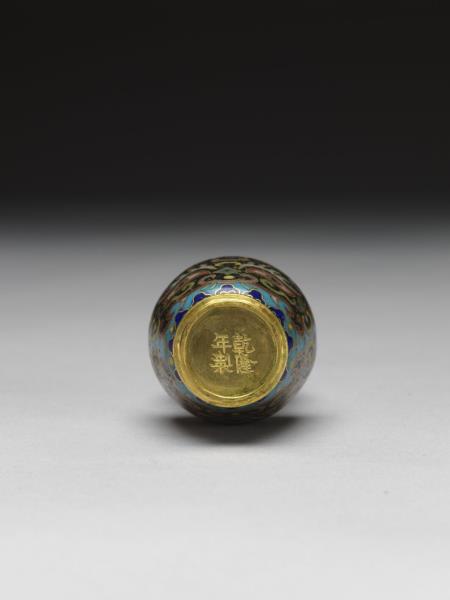 掐絲琺瑯獸面紋雙耳瓶