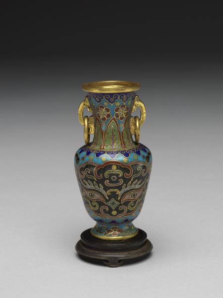 掐絲琺瑯獸面紋雙耳瓶