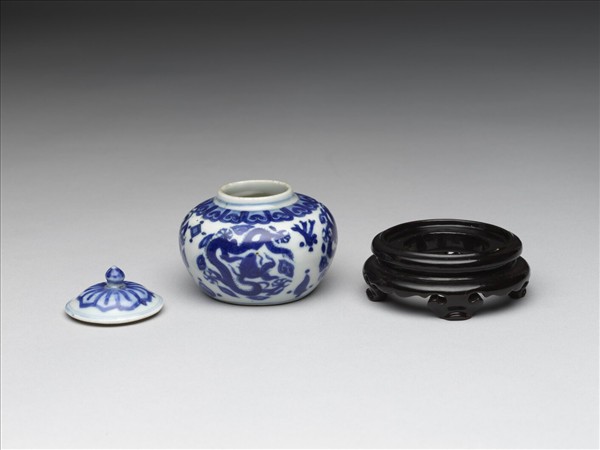 青花龍紋蓋罐