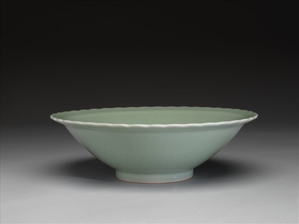 仿龍泉釉花口碗