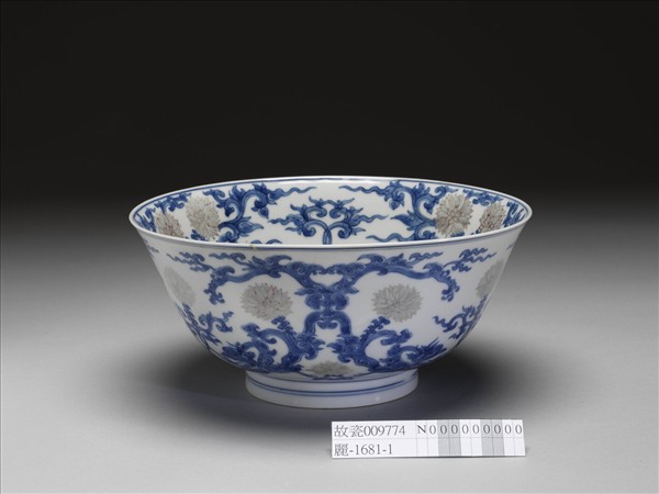 青花釉裡紅菊花碗