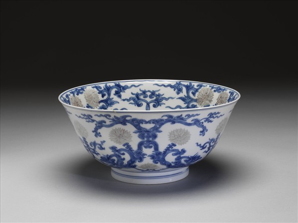 青花釉裡紅菊花碗