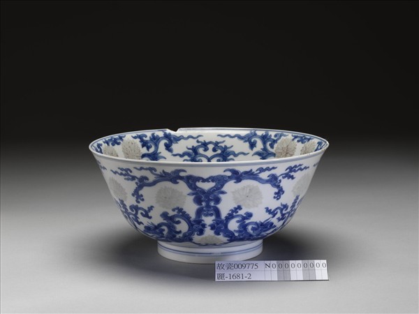 青花釉裡紅菊花紋碗