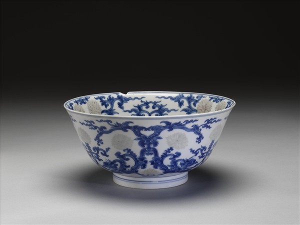 青花釉裡紅菊花紋碗