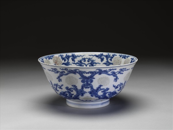 青花釉裡紅菊花紋碗