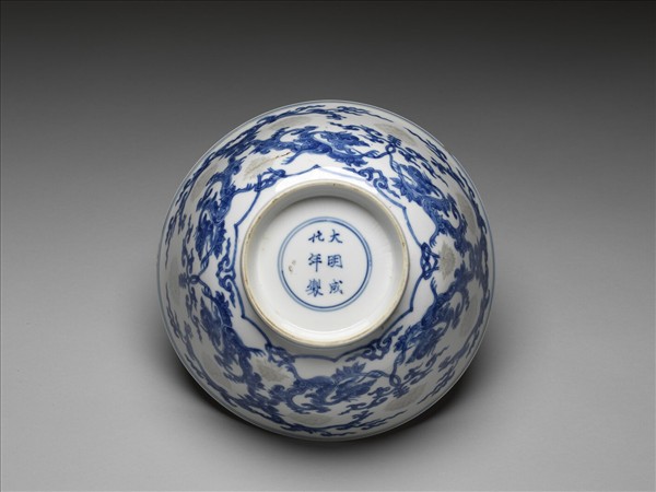 青花釉裡紅菊花紋碗