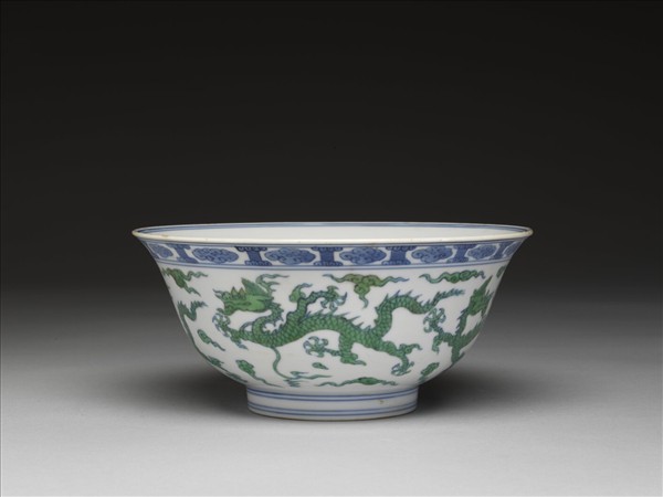 青花綠彩五龍紋碗