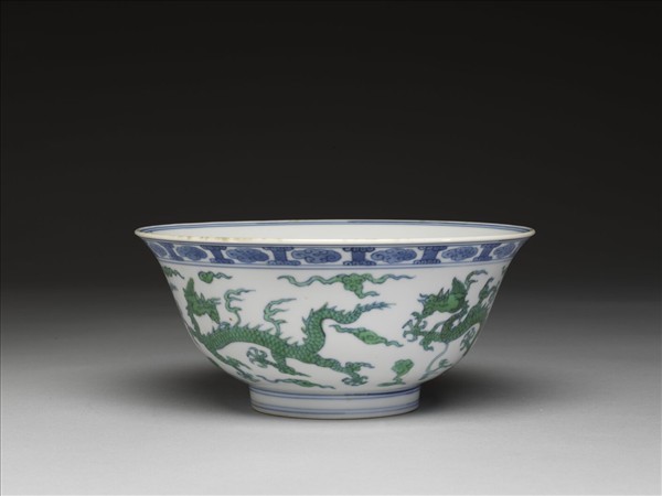 青花綠彩五龍紋碗