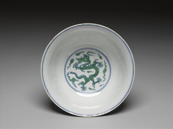 青花綠彩五龍紋碗