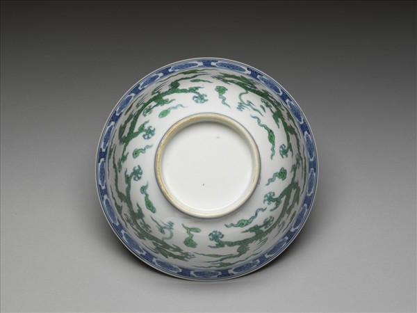 青花綠彩五龍紋碗