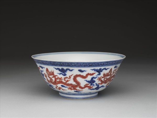 青花紅彩龍紋碗
