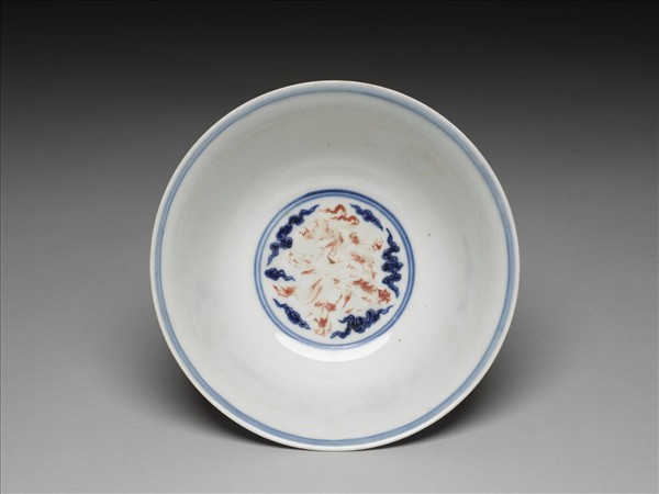 青花紅彩龍紋碗