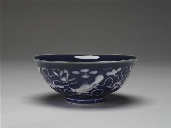 霽青釉魚藻紋碗