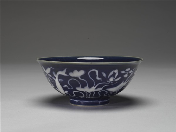 霽青釉魚藻紋碗