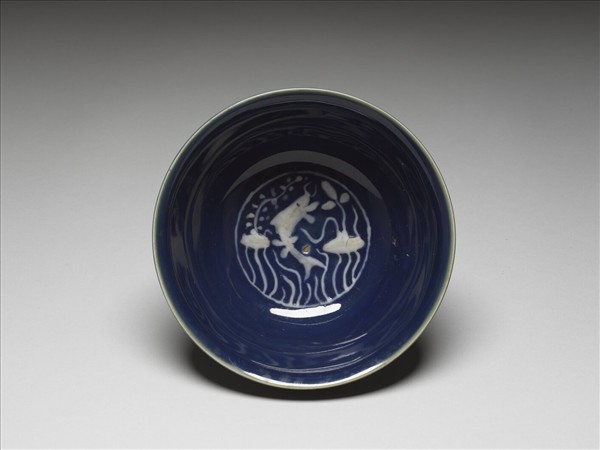 霽青釉魚藻紋碗