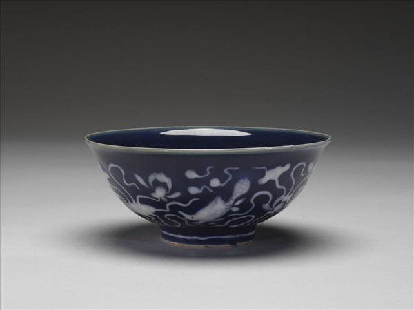 霽青釉魚藻紋碗