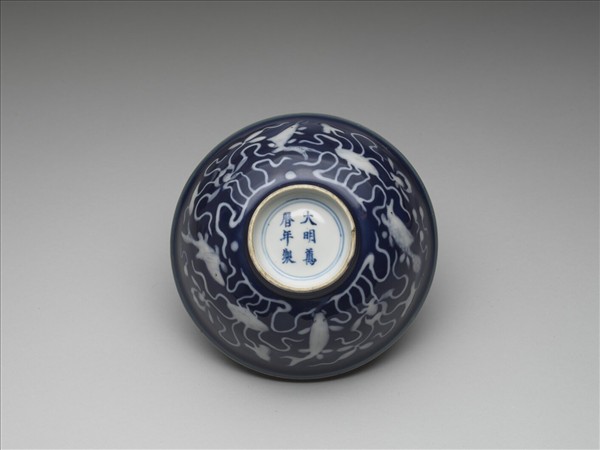 霽青釉魚藻紋碗